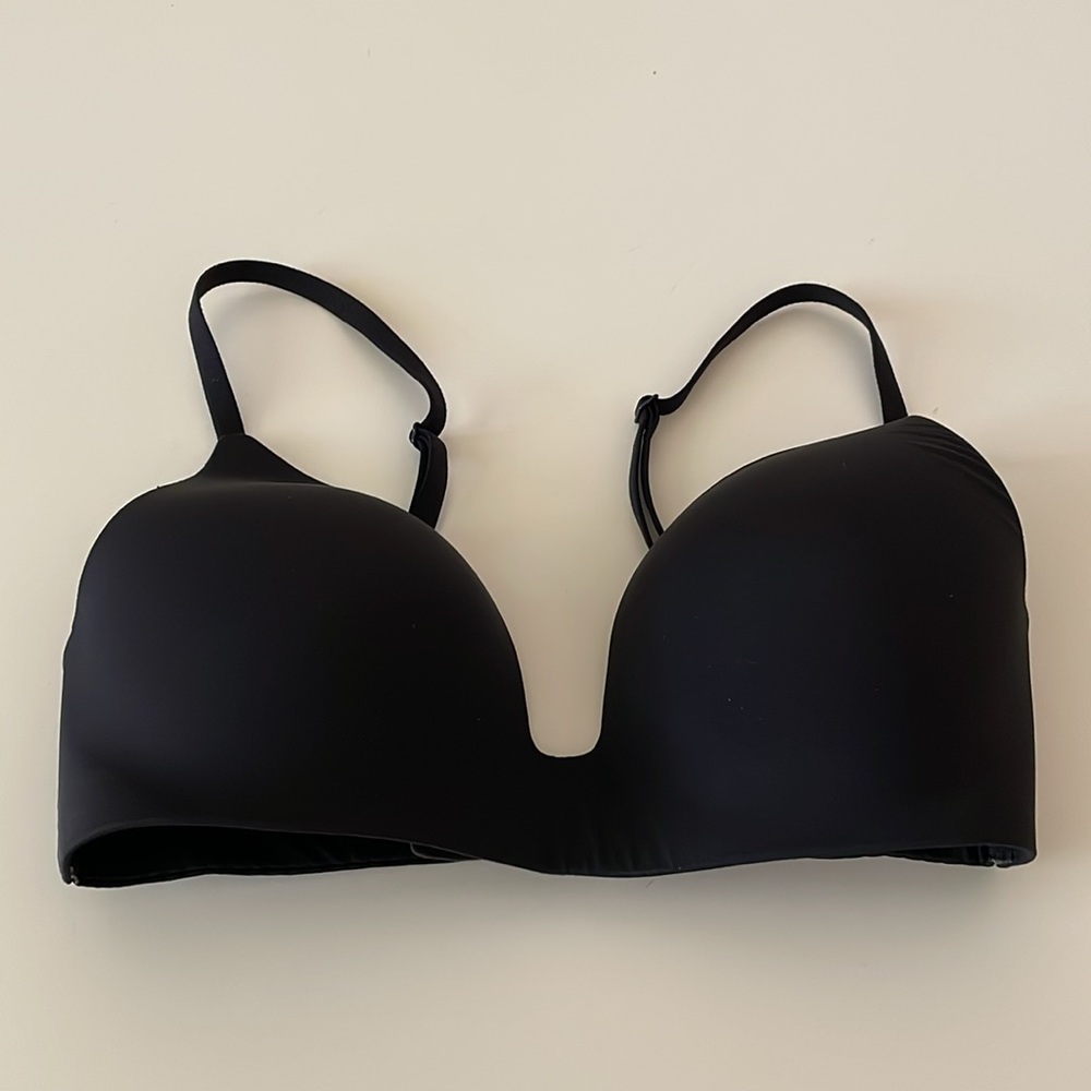 Victoria's Secret Lightly Lined T-shirt Bra Wireless 32D Minimalist Staple Black